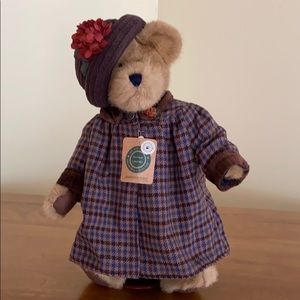 🎉HP🎉 Boyds Bear The Archive Collection with Stand